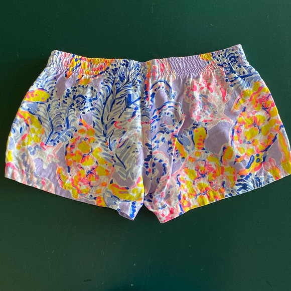 100% Linen Lilly Pulitzer draw string shorts - Picture 4 of 5